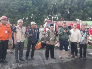 Terjadi Kebakaran Di Pemukiman Warga Rt006 Rw001 Kelurahan Pulogebang Cakung Jaktim