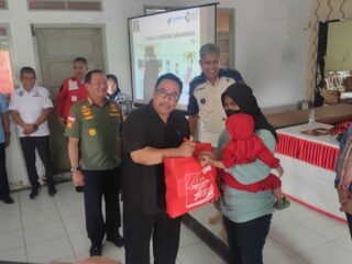 Kabapas Subang Bersama Ka Upt Cipurwabesuka Laksanakan Baksos Pengentasan Stunting