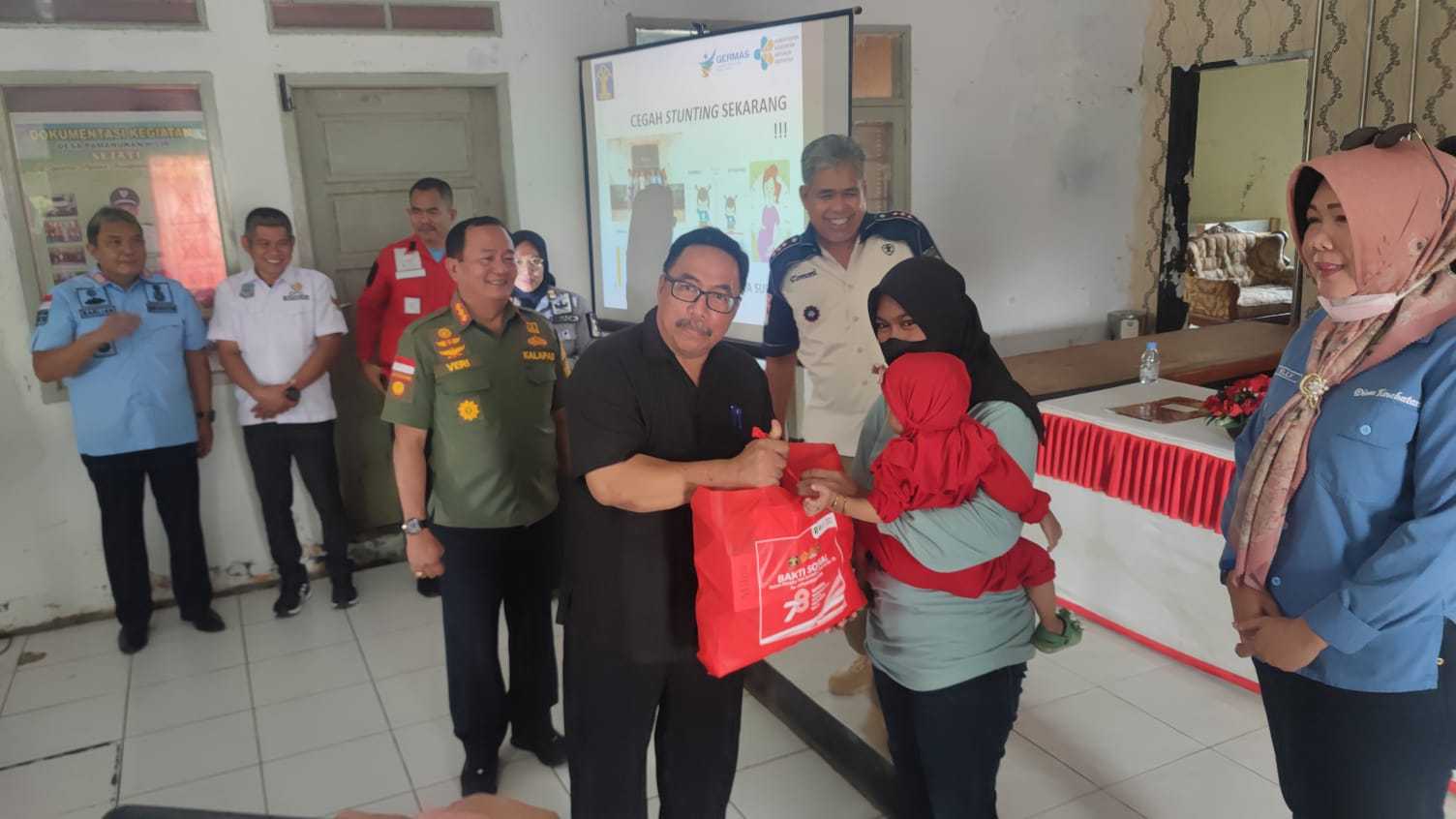 Kabapas Subang Bersama Ka UPT Cipurwabesuka Laksanakan Baksos Pengentasan Stunting I Harian Terbit