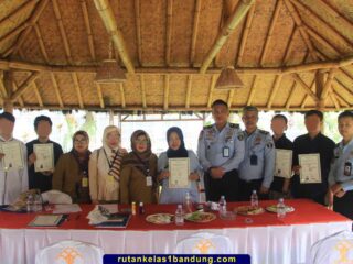 Pelaksanaan Cap 3 Jari Ijazah Paket C Bagi Warga Binaan Di Rutan Kelas I Bandung