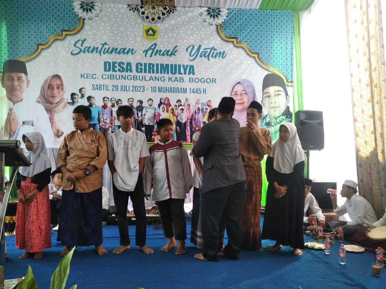 Kepala Desa Girimulya Dan Warganya Santuni 165 Anak Yatim.