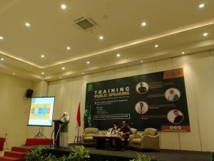 Bersama Rano Alfath, Fatayat NU Kota Tangerang Gelar Workshop Public Speaking I Harian Terbit