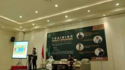 Bersama Rano Alfath, Fatayat NU Kota Tangerang Gelar Workshop Public Speaking