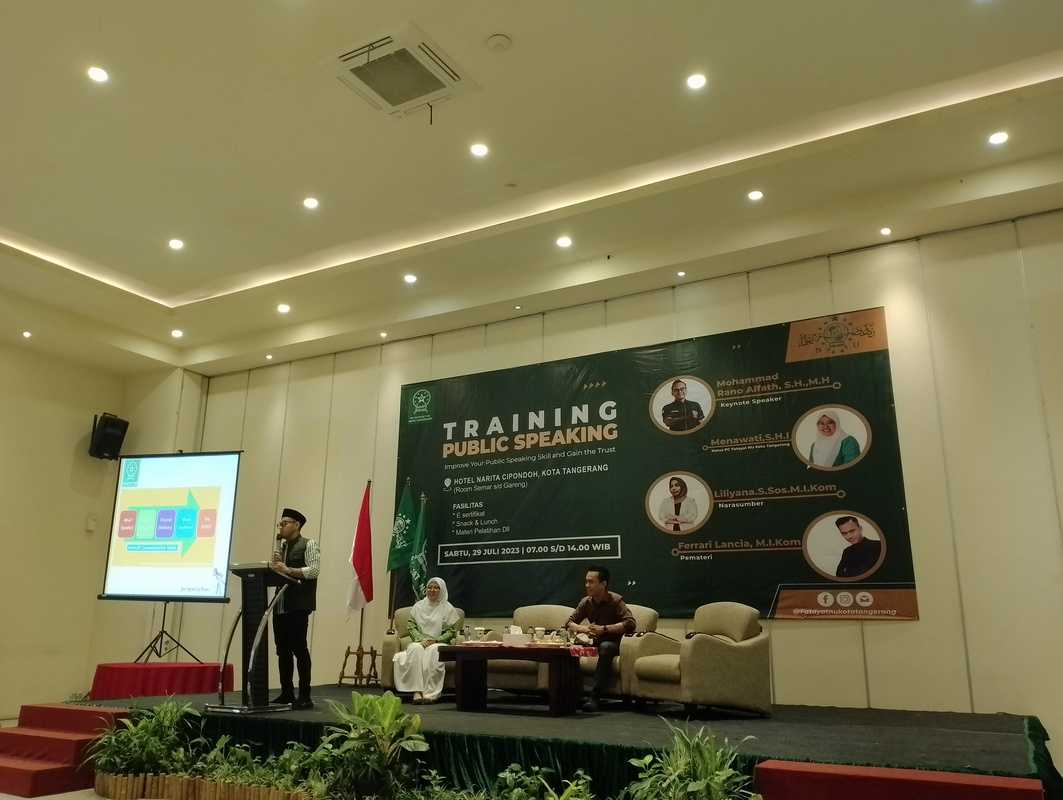 Bersama Rano Alfath, Fatayat NU Kota Tangerang Gelar Workshop Public Speaking