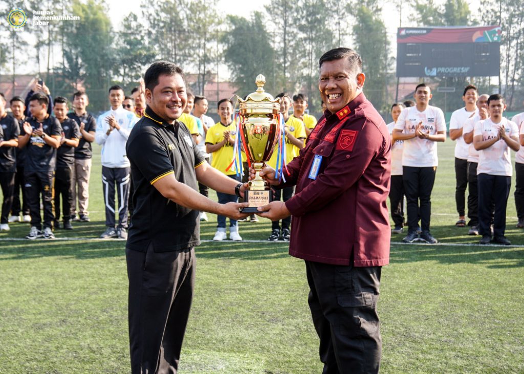 Peringati Hari Dharma Karya Dika ke-78, Kakanwilkumham Jabar Gelar Turnamen Sepak Bola I Harian Terbit