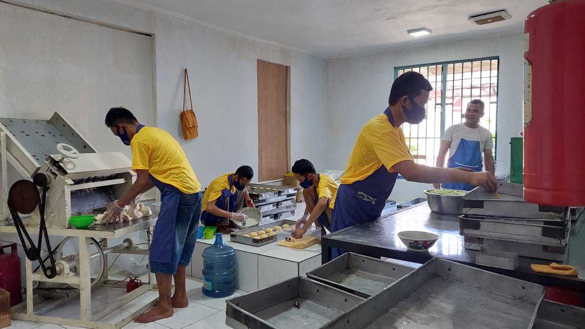 Keren, Warga Binaan Lapas Bekasi Produksi Roti Perhari 500 Pcs I Harian Terbit