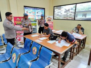Pastikan Sesuai Sop, Sie Propam Polres Lebak Lakukan Pengecekan Pelayanan Skck Polres Lebak