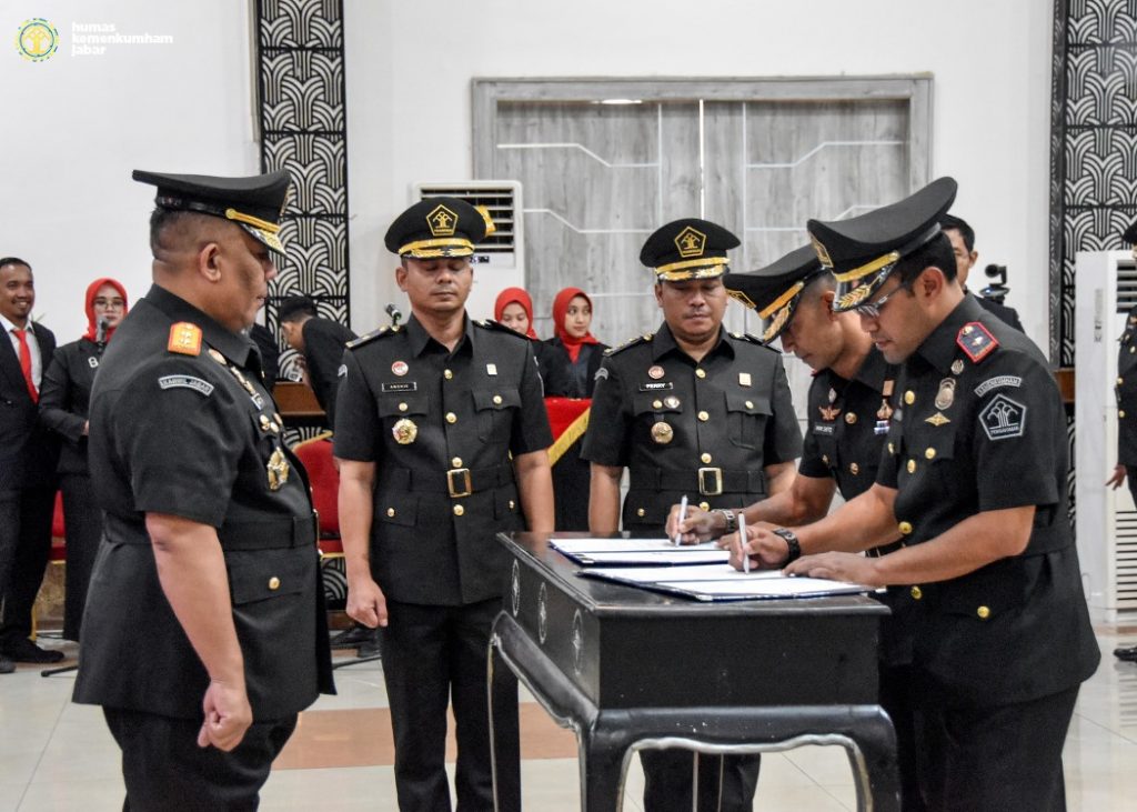 Kakanwil R. Andika Dwi Prasetya Lantik 176 Pejabat Baru di Lingkungan Kemenkumham Jabar I Harian Terbit