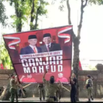 Aksi Satpol Pp Copot Baliho Ganjar - Mahfud Di Pematangsiantar Sumatera Utara, Ada Apa