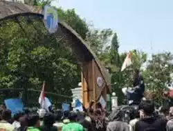 Gostra dan RPM Demo Kantor DPRD dan Kantor Bupati Lebak, Desak Kepala Disperindag Lebak Mundur