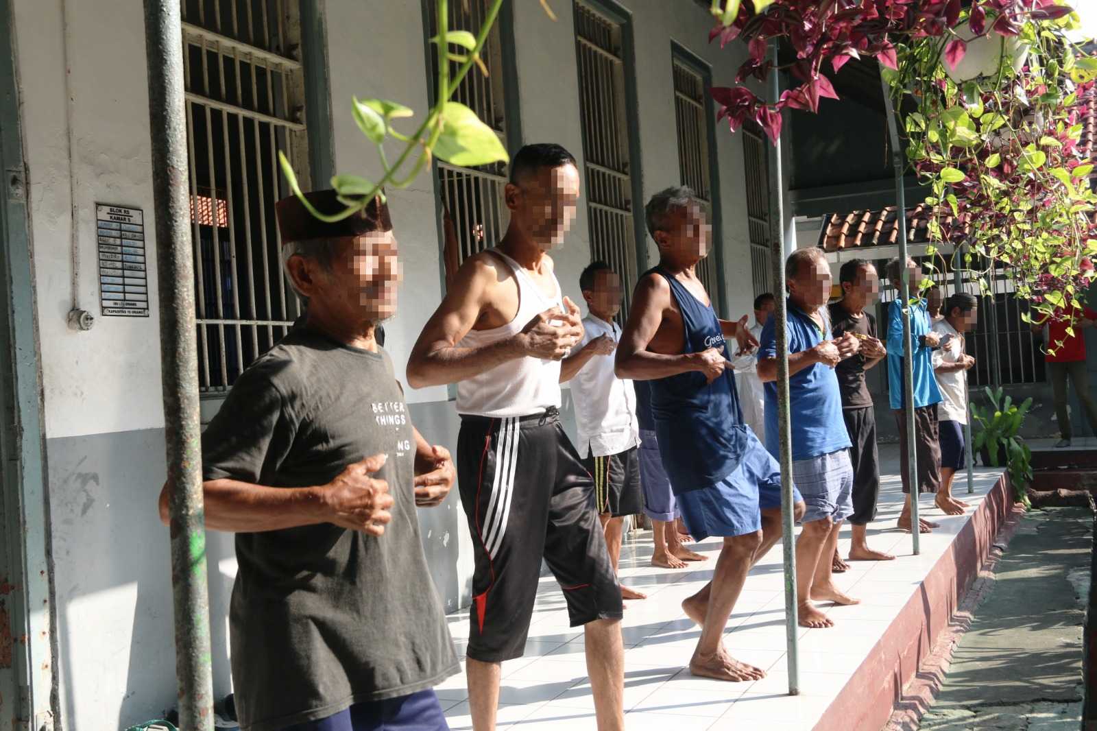 Lapas Cirebon Rehabilitasi Medik Warga Binaan Lansia Dengan Senam Super SEFT dan Mindfulness I Harian Terbit