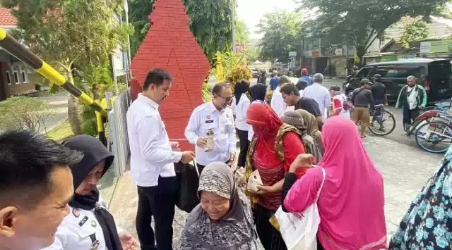 Lapas Cirebon Laksanakan Bakti Sosial Pada Masyarakat Sekitar Lapas