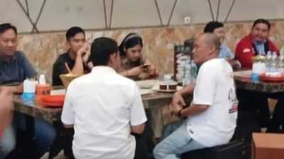 Kaesang Ngopi Pagi dan Sarapan Bareng Relawan Jokowi di Banten