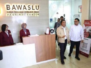 Kunjungi Bawaslu, Pj Gubernur Banten Al Muktabar Pastikan Stabilitas Daerah Terjaga