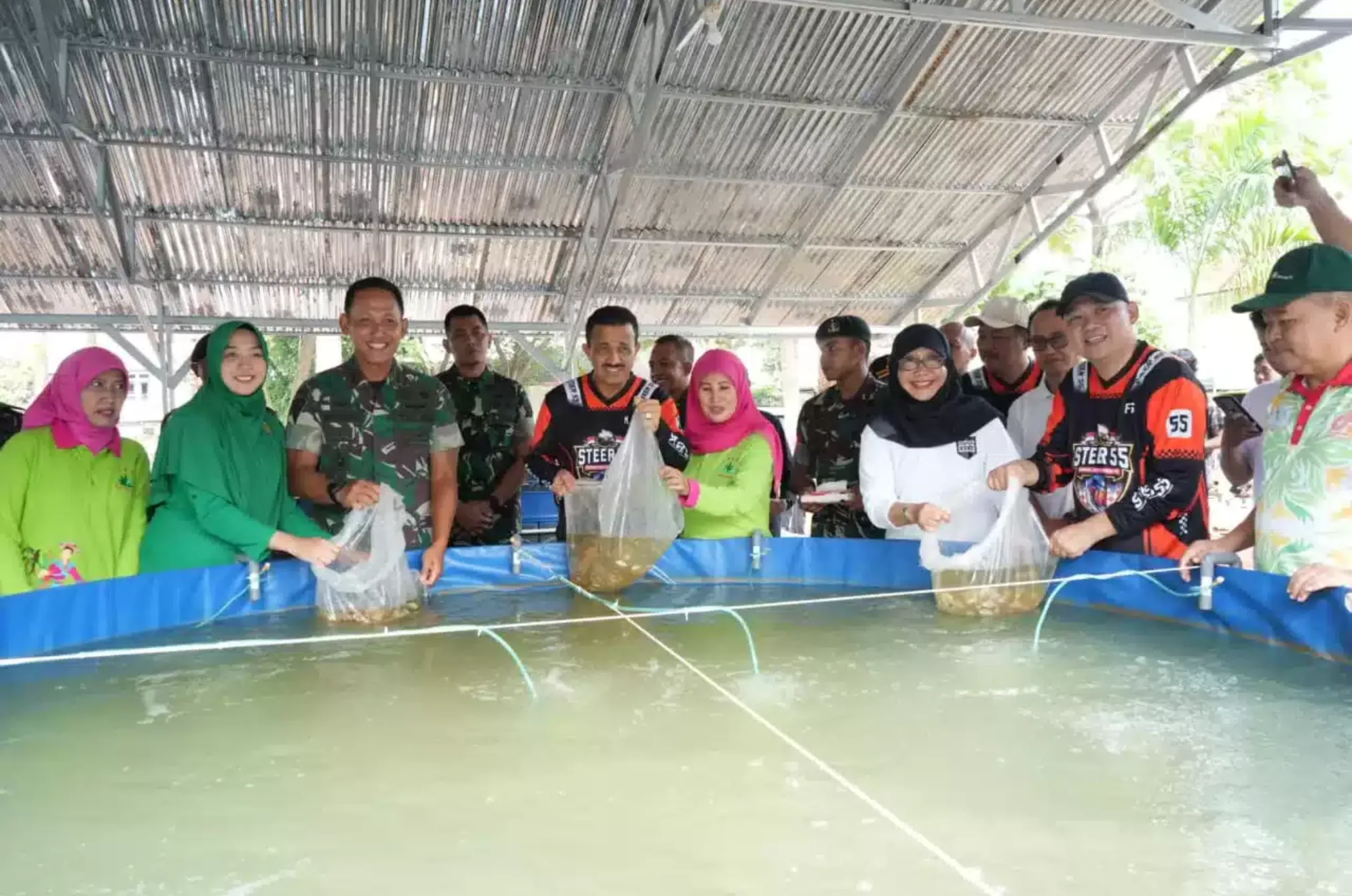 Jaga Ketahanan Pangan, Pemkot Jaktim Tanam Bibit Cabai dan Tebar Benih Ikan Nila, Begini Pentingnya I Harian Terbit