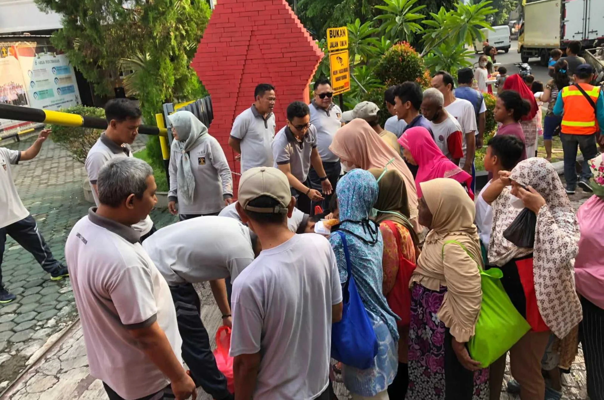 Berkah Jumat, Lapas Cirebon Laksanakan Pasbi Jumat Berbagi Pada Warga, Cek Selengkapnya