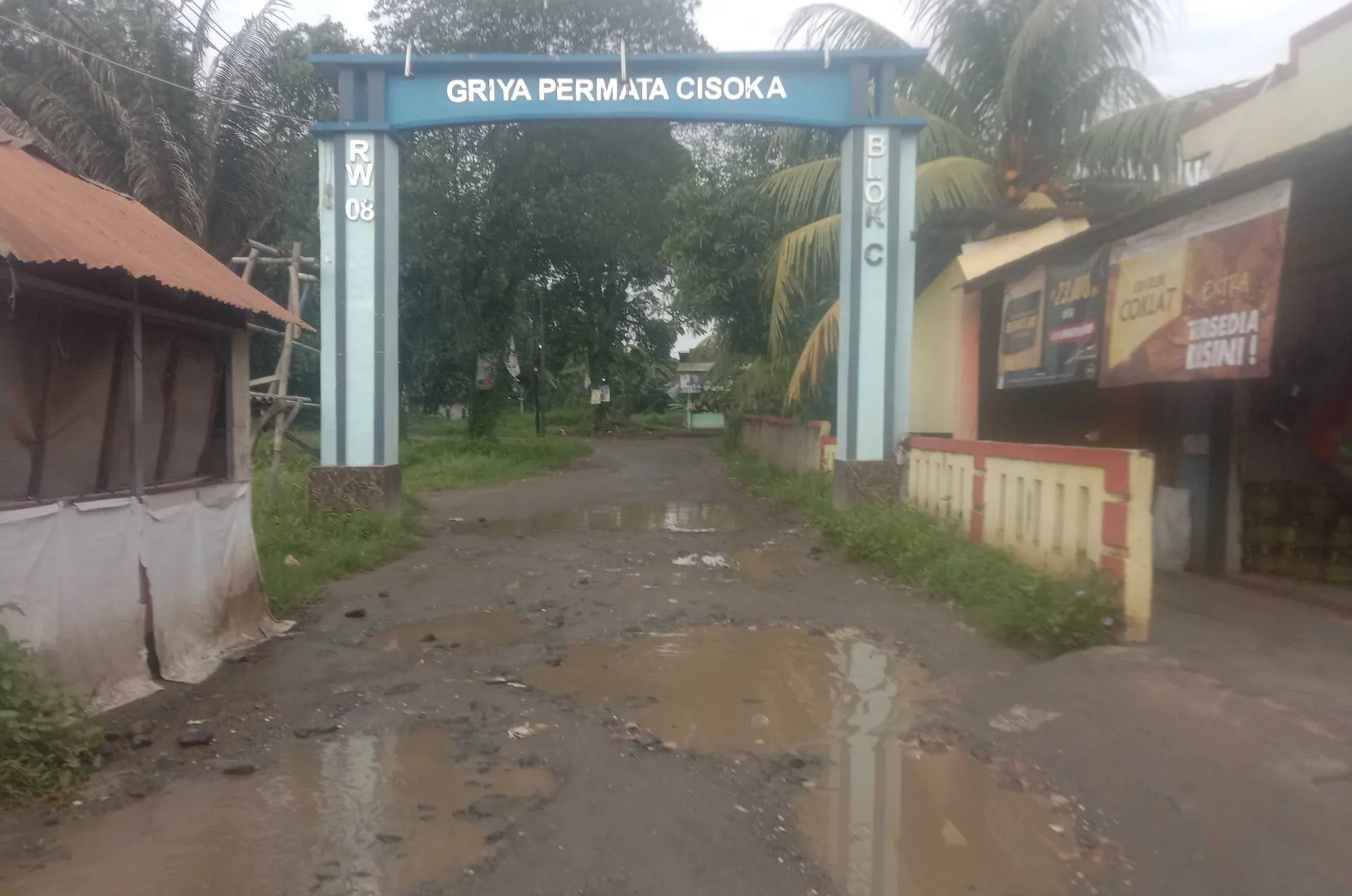 Jalan Perumahan Griya Permata Cisoka Rusak Parah Banyak Menelan Korban I Harian Terbit