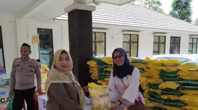 Kendalikan Harga Beras, Bulog Lakukan Operasi Pasar di Lebak