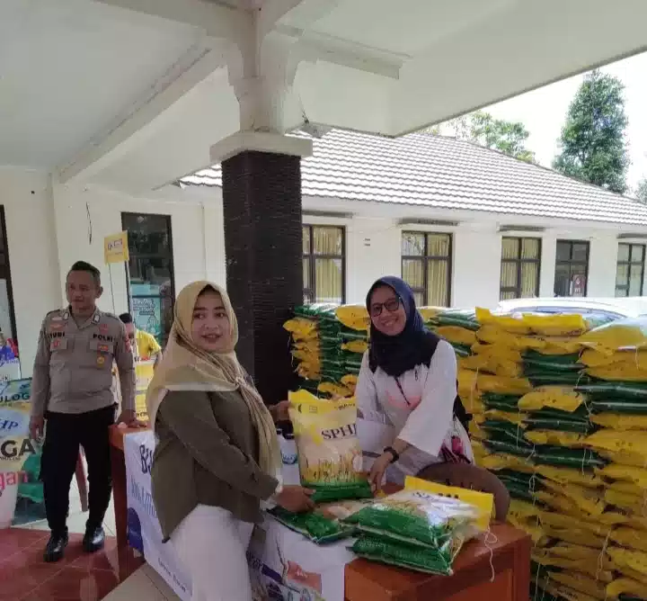 Kendalikan Harga Beras, Bulog Lakukan Operasi Pasar di Lebak I Harian Terbit