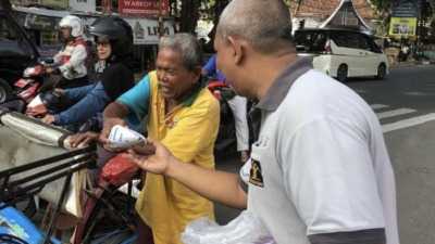 Tebar Kebahagiaan, Lapas Cirebon Laksanakan Pasbi Jumat Berbagi