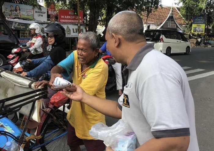 Tebar Kebahagiaan, Lapas Cirebon Laksanakan Pasbi Jumat Berbagi