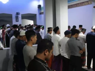 Warga Binaan Lapas Cirebon Ikuti Sholat Tarawih Komitmen Bersihkan Diri Di Bulan Yang Suci