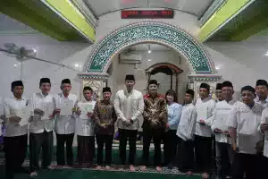 Momen Bulan Suci Ramadan 10 Nazir Terima Sertipikat Tanah Wakaf dari Menteri AHY