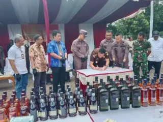 Mantap, Kejari Jakarta Pusat Musnahkan Barang Bukti Narkoba Dan Ribuan Botol Miras