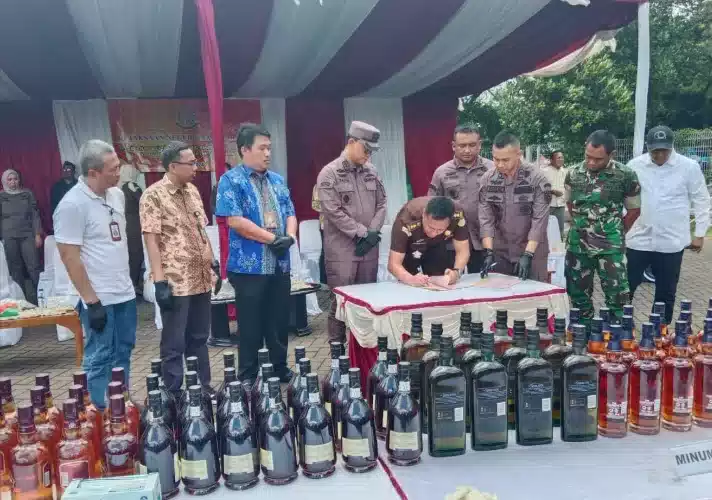 Mantap, Kejari Jakarta Pusat Musnahkan Barang Bukti Narkoba Dan Ribuan Botol Miras 4 Mantap, Kejari Jakarta Pusat Musnahkan Barang Bukti Narkoba Dan Ribuan Botol Miras