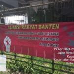 Bikin Resah, Spanduk Tolak Kenaikan Bbm Dan Tarif Listrik Bertebaran Di Banten