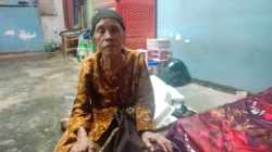 Lansia  Rumahnya Ambruk, Berharap Menteri Sosial Datang Beri Bantuan 