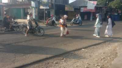 Rambu Lalu Lintas di Sekolah Nurul Huda Baros Jadi Sorotan Warga