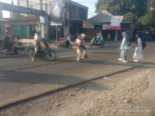 Rambu Lalu Lintas Di Sekolah Nurul Huda Baros Jadi Sorotan Warga