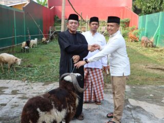 Hari Raya Idul Adha, Akbp Suyono Serahkan Hewan Qurban Ke Panitia Penyembelihan Polres Lebak