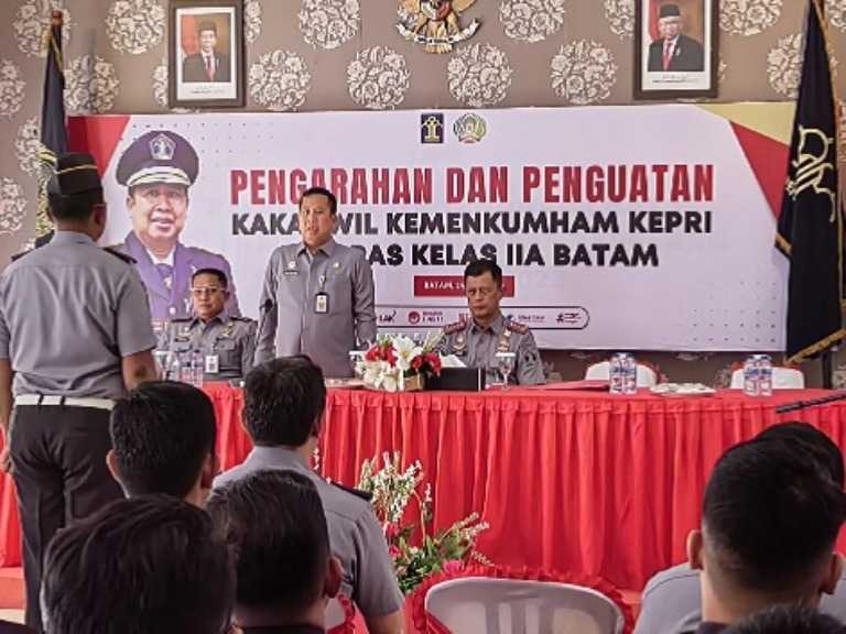 Kakanwil berikan Pengarahan dan Penguatan Pegawai Lapas Bata