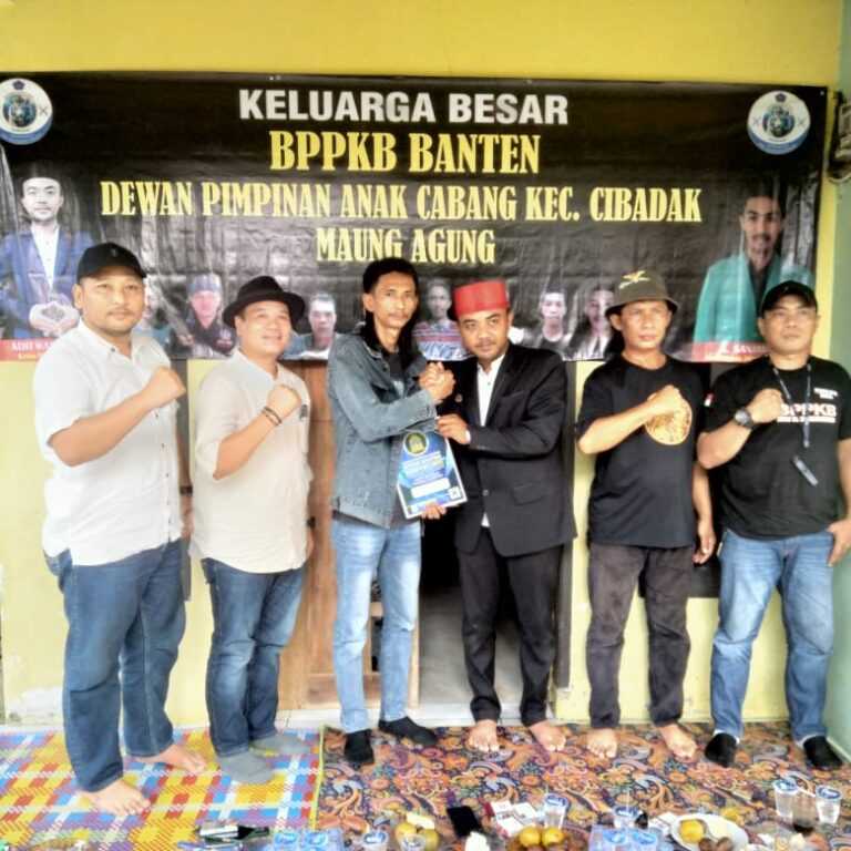 Badan Pembinaan Potensi Keluarga Besar Banten DPAC Kecamatan Cibadak Terima SK Kepengurusan dari DPC BPPKB Banten Kabupaten Lebak