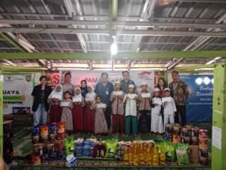 Pama Berbagai Santun 100 Anak Yatim-Piatu Kelurahan Jatinegara
