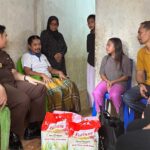 Pasca Video Viral Harga Baju Sekolah Mahal, Kejari Tolitoli Berikan Bantuan Di Hba Ke-64