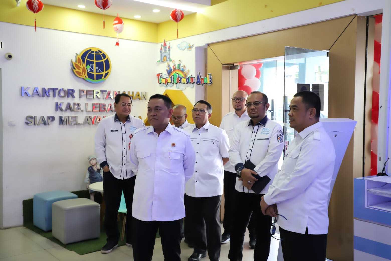 Bpn Banten Kunjungi Kantah Lebak, Sudryanto : Sosialisasikan Program Lewat Media Massa Lokal 1 Bpn Banten Kunjungi Kantah Lebak, Sudryanto : Sosialisasikan Program Lewat Media Massa Lokal