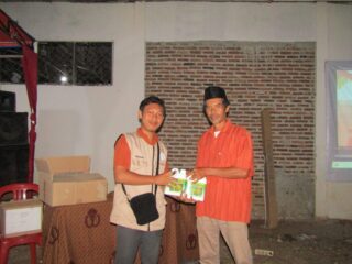 Mahasiswa Kkn 116 Uin Smh Banten Berikan Pupuk Urea Cair Untuk Tingkatkan Hasil Panen Kelompok Tani Barokah