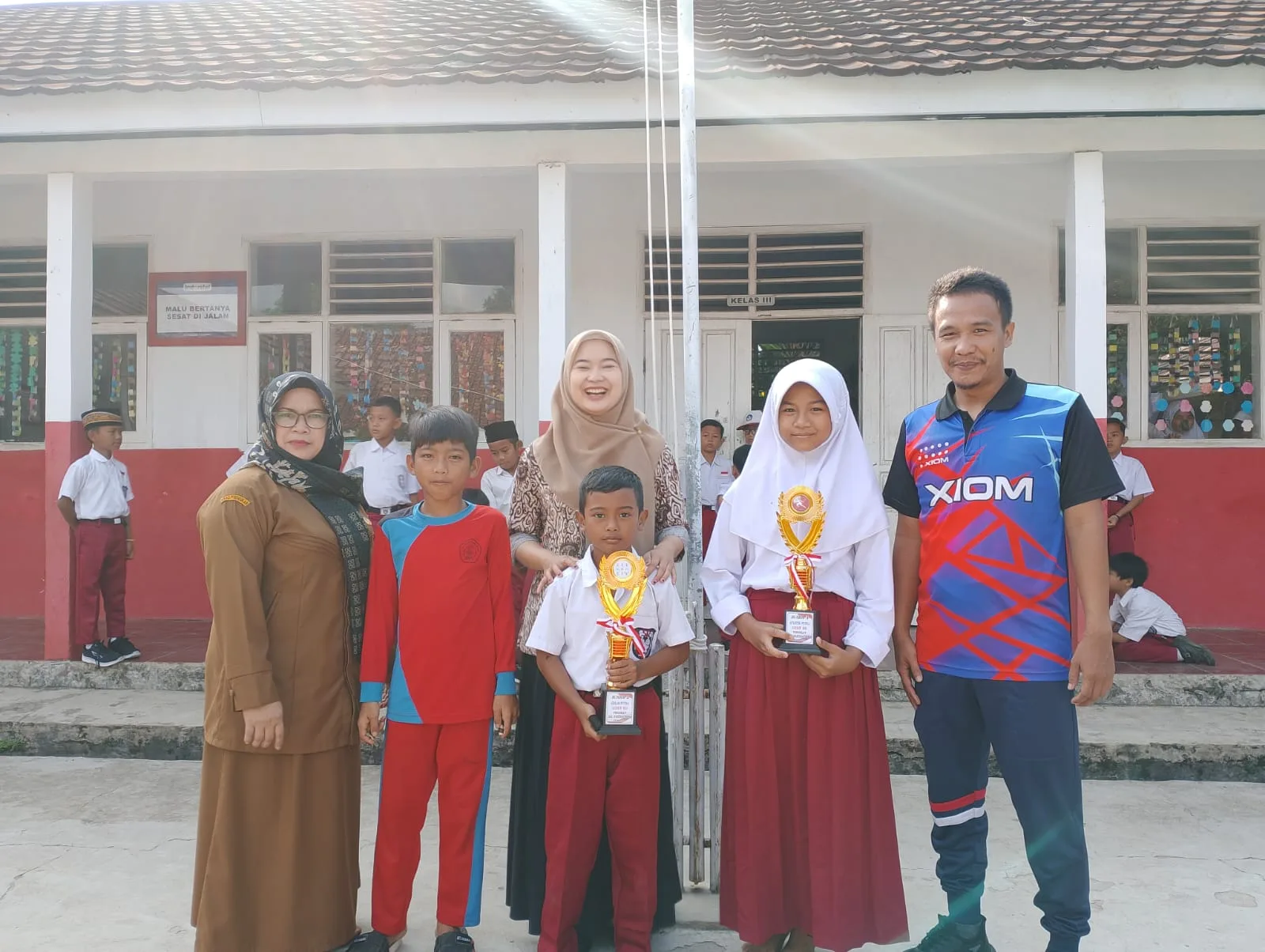 SDN 1 Cibuah Warunggunung Berhasil Merebut Piala di Kejuaraan O2SN Cabang Olahraga Senam