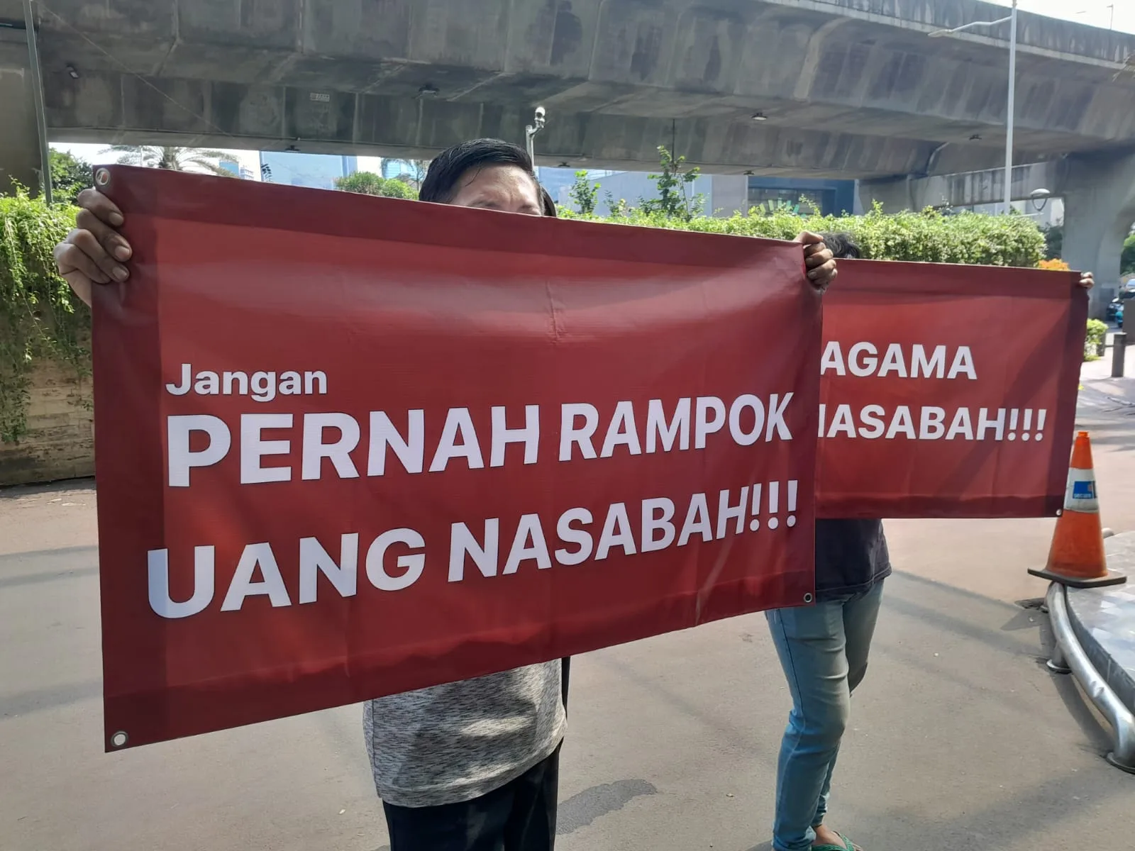 Dana Nasabah Hilang, Bank Muamalat Digeruduk Warga