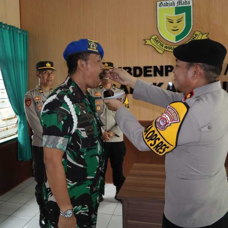 Polisi Gruduk Denpom III/4-1 Lebak, Beri Ucapan HUT ke 79 TNI