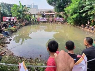 Abis Ngerujak Dan Ngebaso Bareng Emak-Emak, Relawan Sukapro Gelar Bazar Sembako Murah Dan Mancing Menyala
