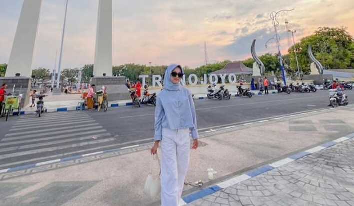 Cerita Warga Sampang Dongkrak Ekonomi Lewat Alun-Alun Trunojoyo Yang Direnovasi Abah Idi 1 Cerita Warga Sampang Dongkrak Ekonomi Lewat Alun-Alun Trunojoyo Yang Direnovasi Abah Idi