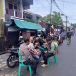 Bhabinkamtibmas Kelurahan Harapan Mulia Melaksanakan Takziah Ke Warga Yang Meninggal Dunia