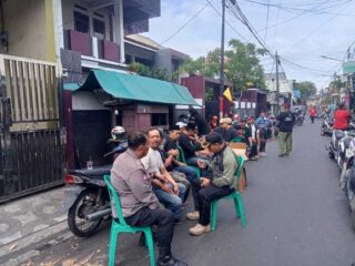 Bhabinkamtibmas Kelurahan Harapan Mulia Melaksanakan Takziah Ke Warga Yang Meninggal Dunia