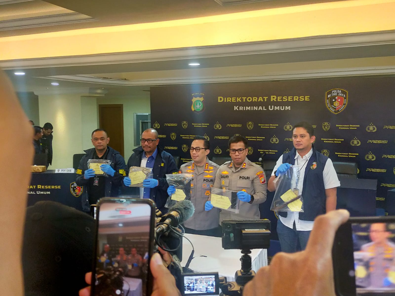 Motif Sakit Hati, Polisi Tangkap Tersangka Pembunuhan Artis Sandi Permana 5 Motif Sakit Hati, Polisi Tangkap Tersangka Pembunuhan Artis Sandi Permana