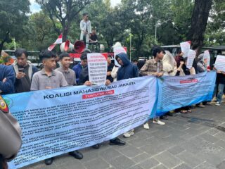 &Quot;Koalisi Mahasiswa Riau Gelar Aksi Solidaritas Di Kementerian Bumn Dan Istana Presiden&Quot;