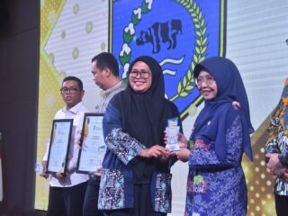 Pemkab Pandeglang Raih Penghargaan Ekbispar Banten 2025